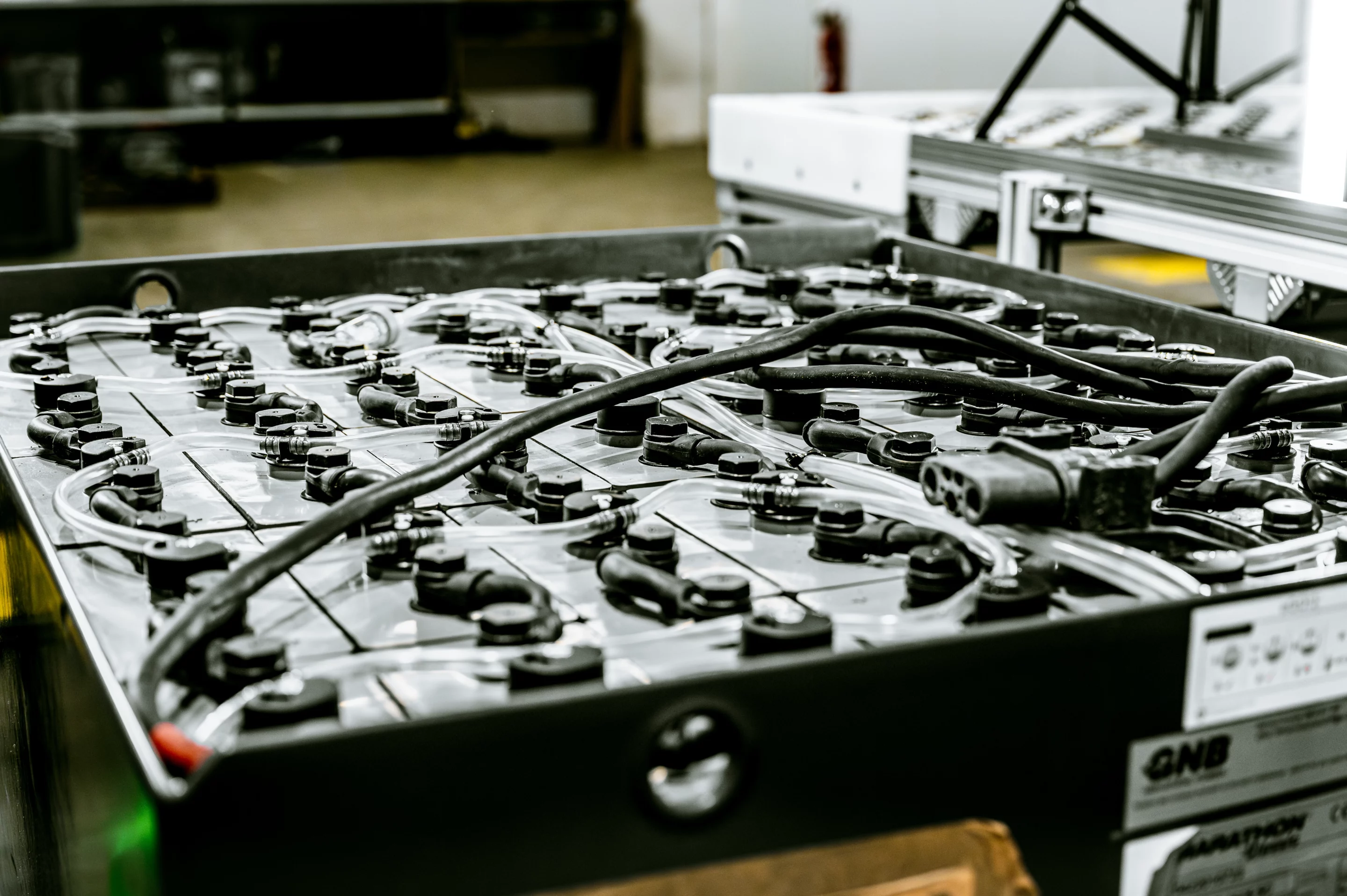 Batterie de traction régénérée prête pour une seconde vie après traitement sur BRT Master Pro Duo