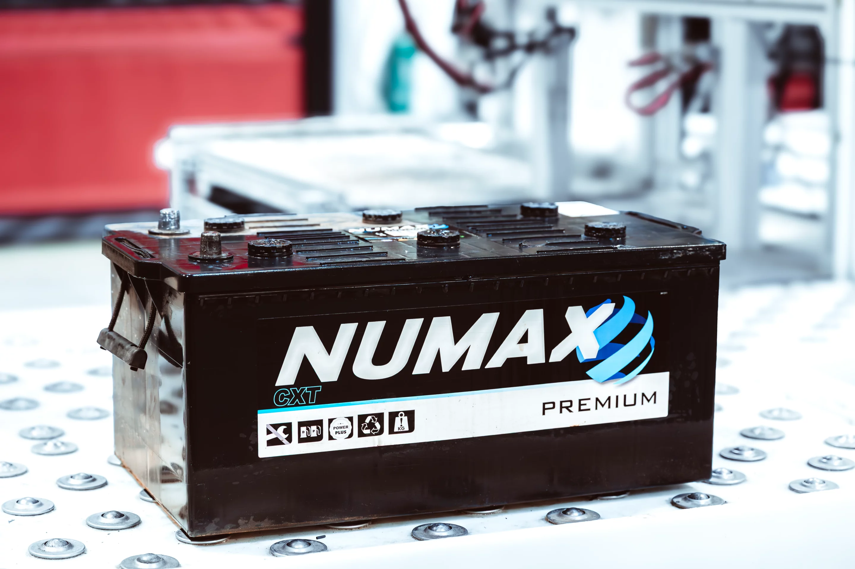 Testing a lead-acid truck battery on a QTK Be Energy test bench